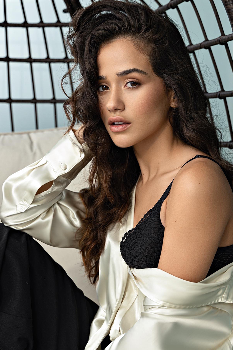 Female Model - Angie  - Fort Lauderdale - Miami - South Florida - Palm Beach - Las Olas Models and Talent Ft. Lauderdale - 2